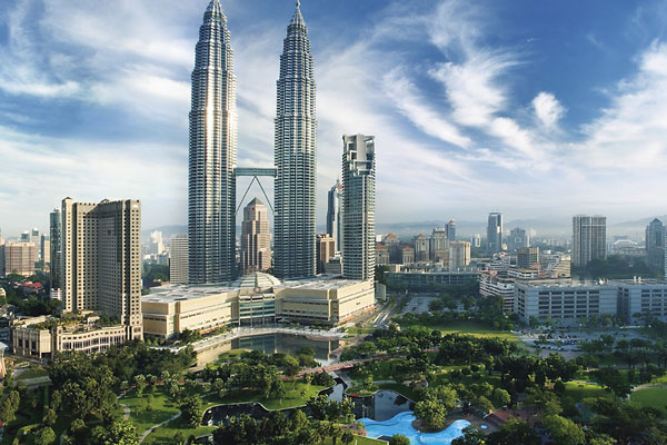 Tháp đôi Petronas Twin Towers - Biểu tượng du lịch của Malaysia