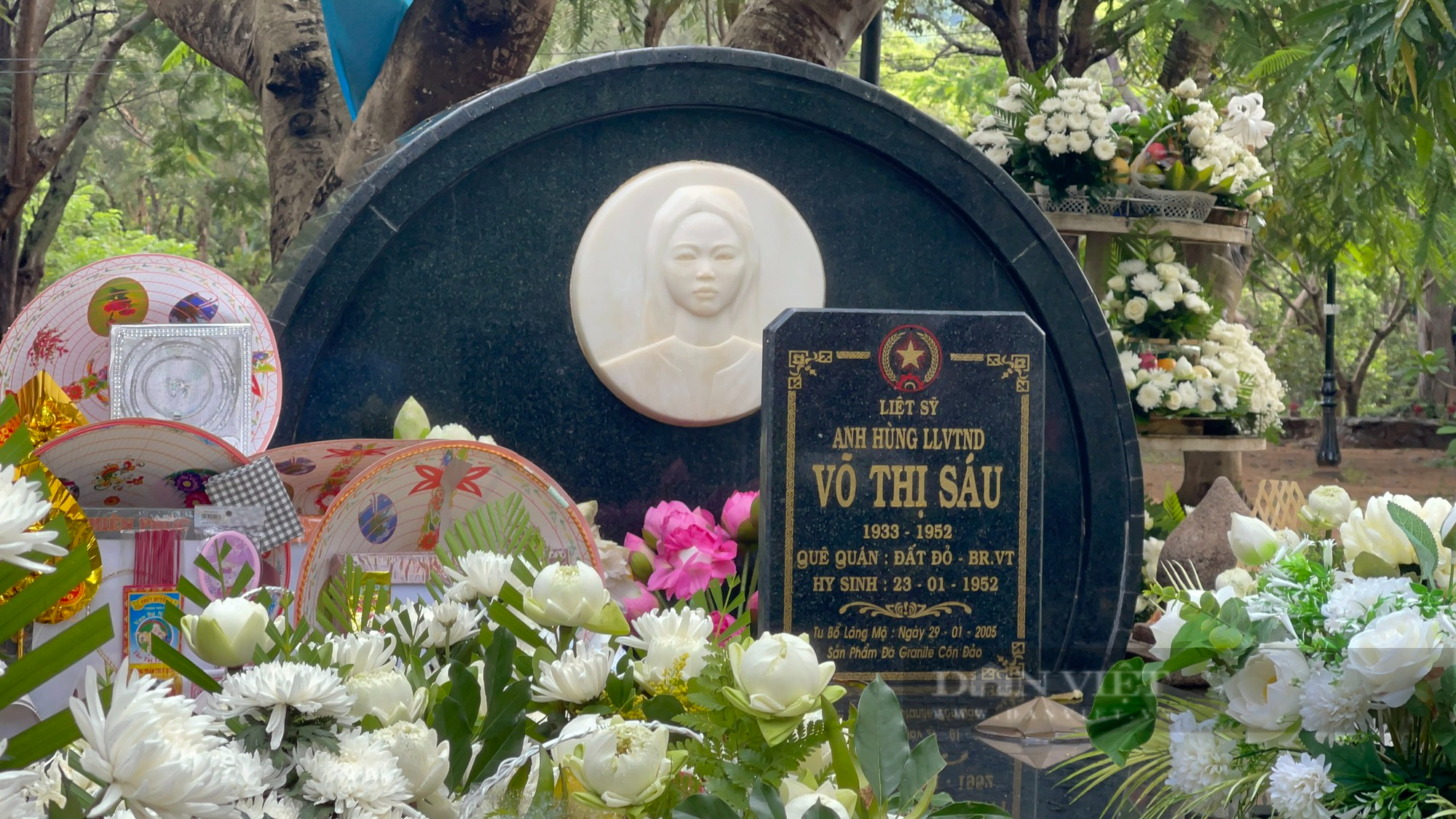 Mộ Cô Sáu tại Nghĩa trang Hàng Dương là điểm du lịch tâm linh nổi tiếng nhất Côn Đảo