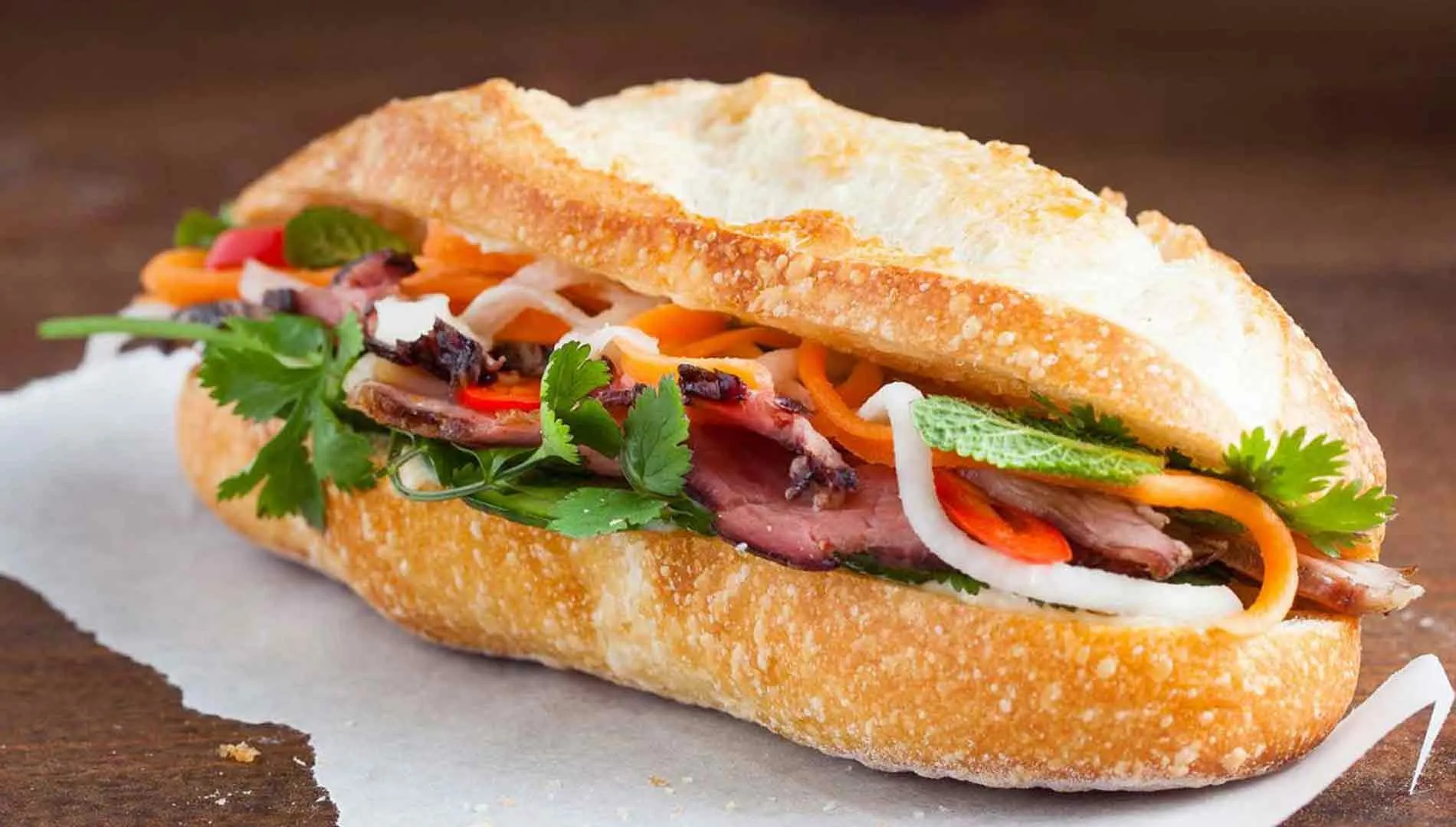 Bánh mì Sài Gòn - thức quà vô giá theo dòng thời gian