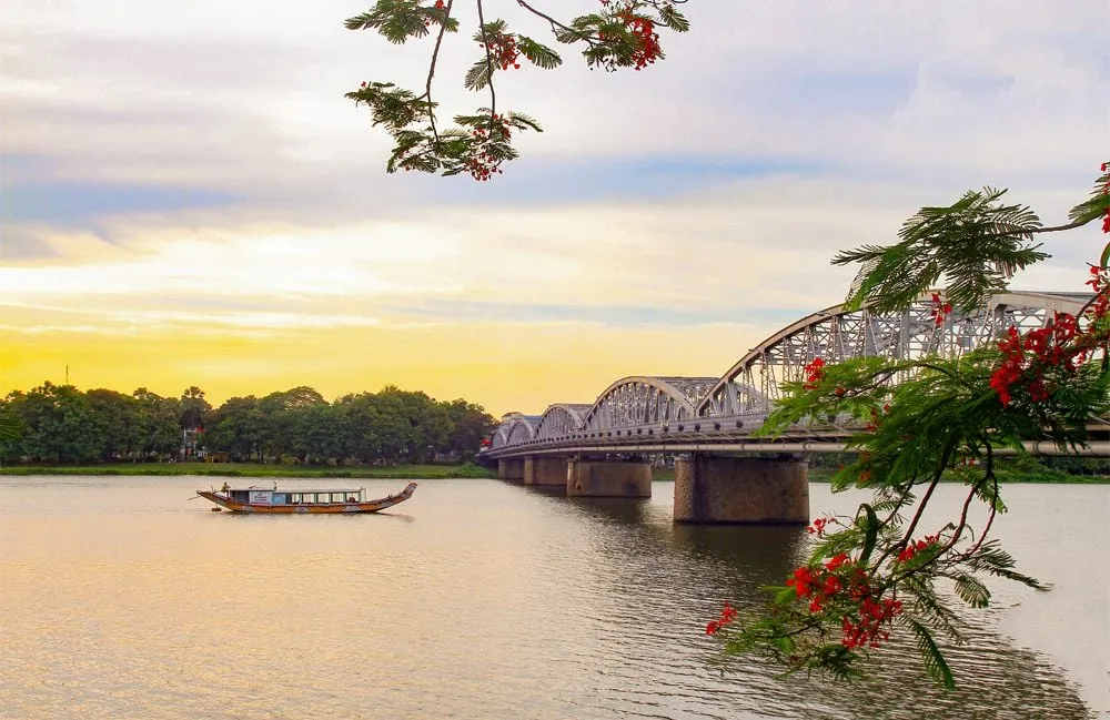 Cầu Tràng Tiền - Chứng nhân lịch sử của thành phố Huế