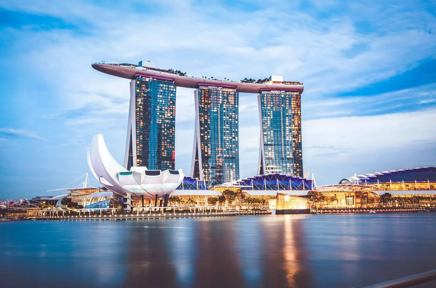 Marina Bay Sands - trung tâm sầm uất số 1 của Singapore