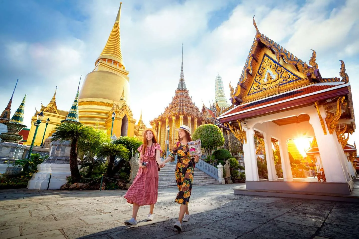 Săn vé máy bay giá rẻ đi Thái Lan để bạn thoả thích khám phá xứ Chùa Vàng